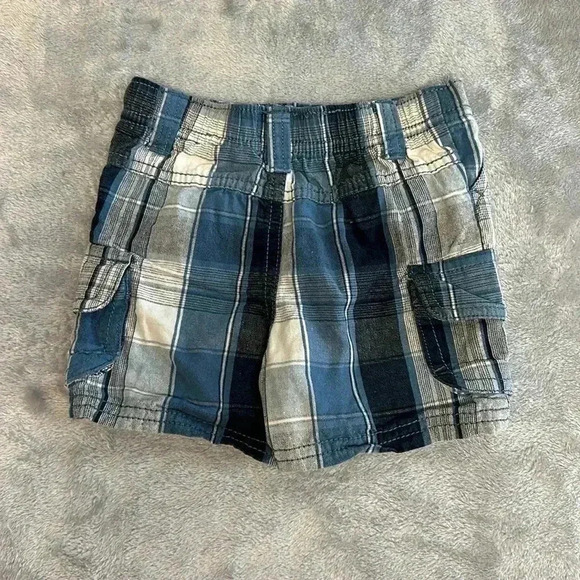 Ecko unltd and OshKosh - pair of infant shorts. Size 6 months - Picture 8 of 8